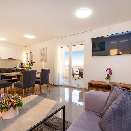 Ilux-2 By Interhome